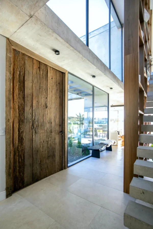 1.-Casa-El-Secreto-Entrada-2 PORCELANATO ILVA 60X120 LIMESTONE OFFWHITE – Soles Ilusiones